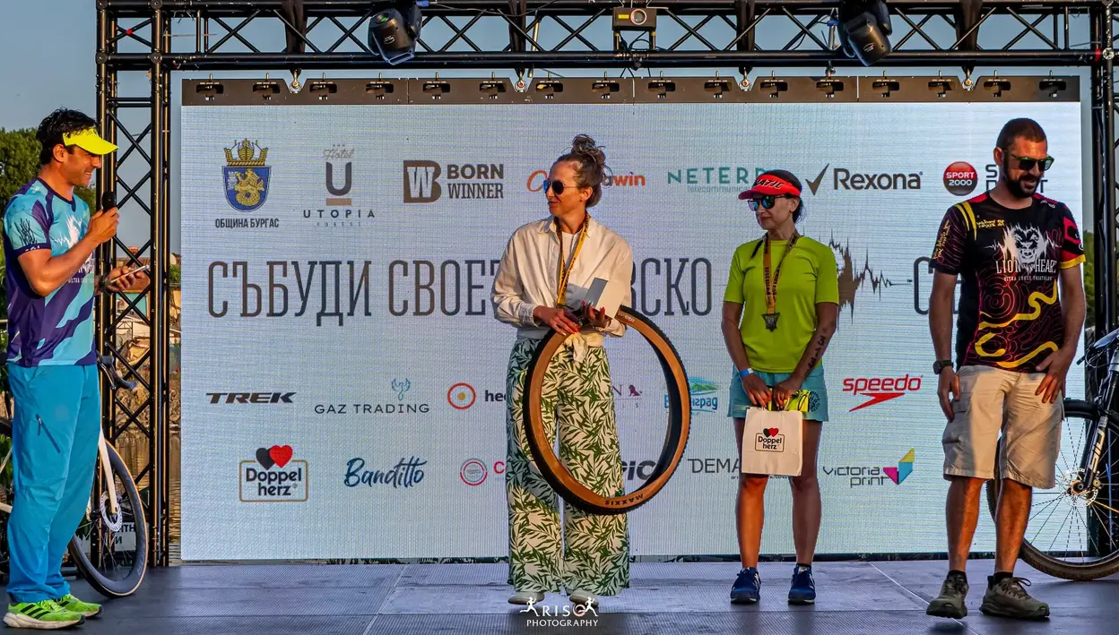На сцена на спортно събитие ще се награждават трима участници